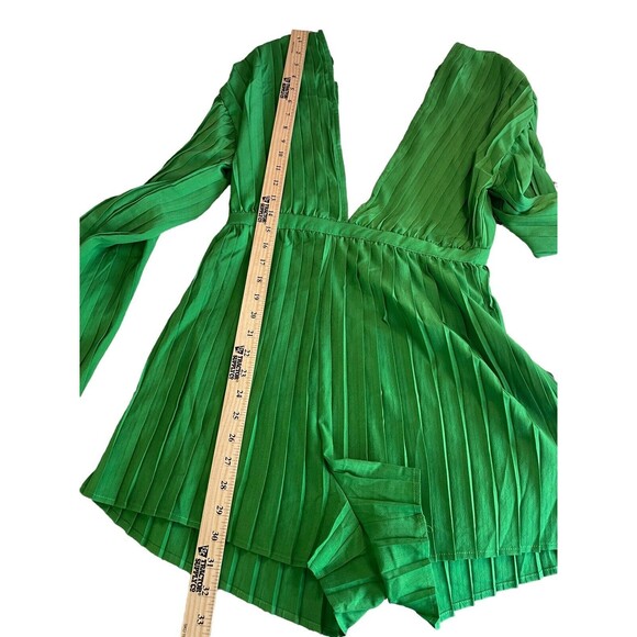 Pretty Little Thing Women Romper Playsuit Green Pleated Plunge Long Sleeve 4 - Picture 12 of 12